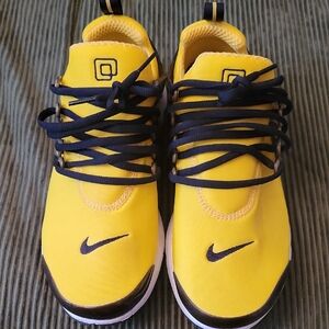 Air Nike Black and Yellow Athletic Shoes M Sz 8 W Sz 9